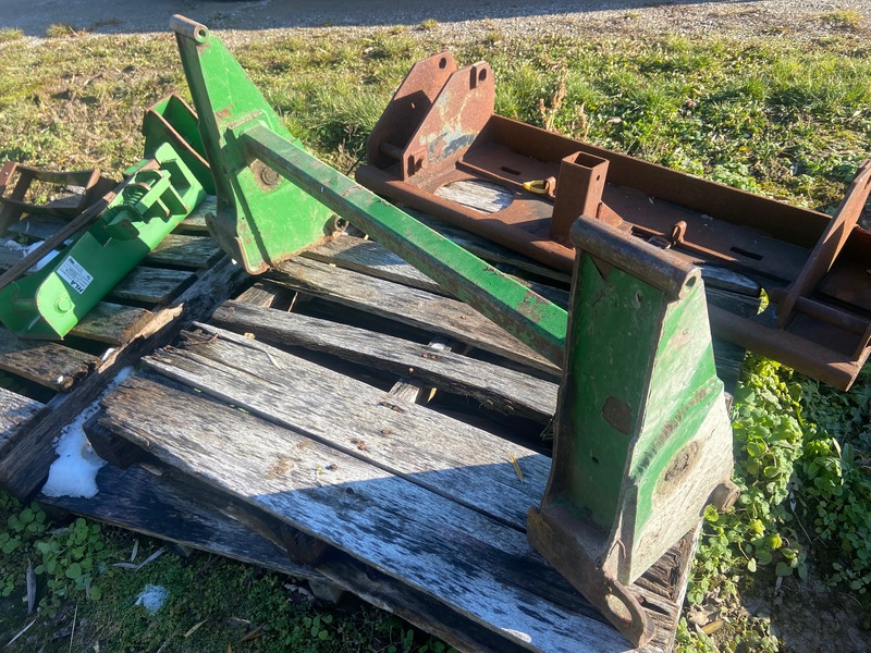 Attachments  John Deere Adapter Plate Photo